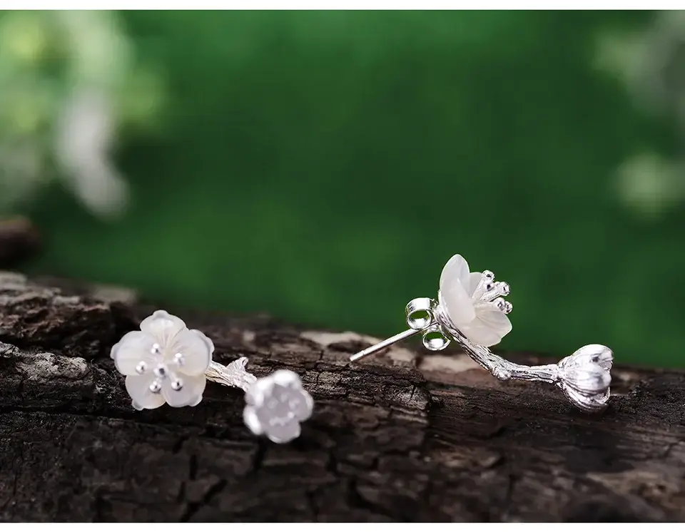 Boucles Doreilles clous motif fleur femme