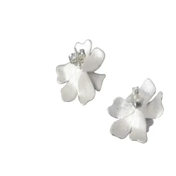 Boucles d'oreille fleurs de jasmin à clous femme argent.